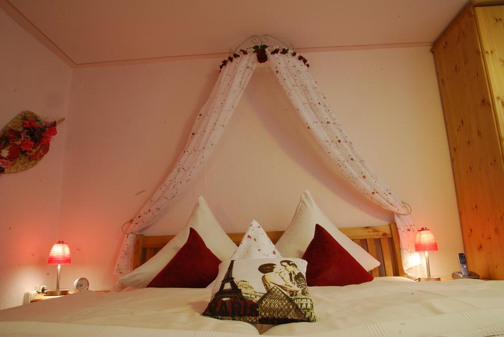 Logis L'Auberge Gutshof Бишофсверда Номер фото