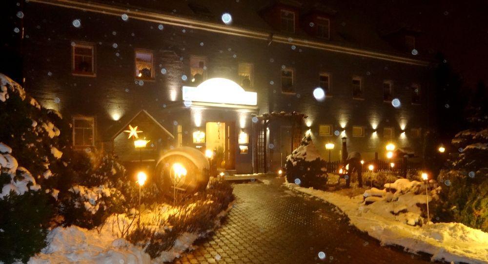 Logis L'Auberge Gutshof Бишофсверда Экстерьер фото