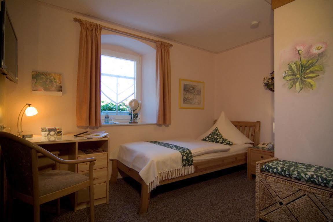 Logis L'Auberge Gutshof Бишофсверда Экстерьер фото